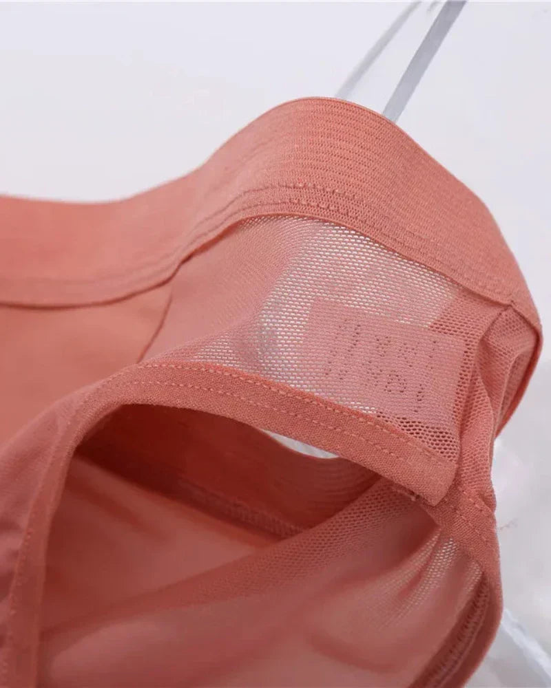 Kalhotky s ozdobnou, průhlednou síťovinou