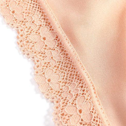 Saténové kalhotky s krajkovými detaily