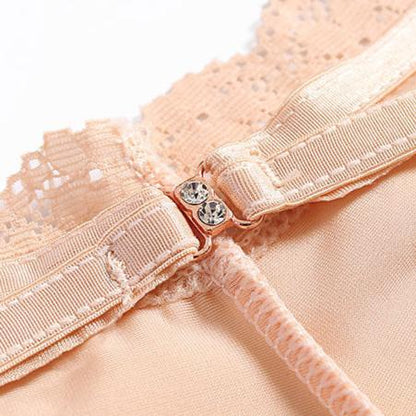 Saténové kalhotky s krajkovými detaily