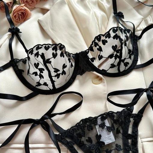 Sada vázaného spodního prádla se srdíčky