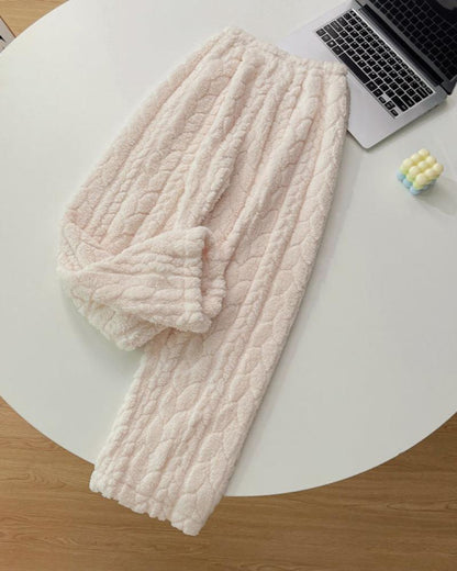 Měkké, nadýchané kalhoty s dlouhými nohavicemi