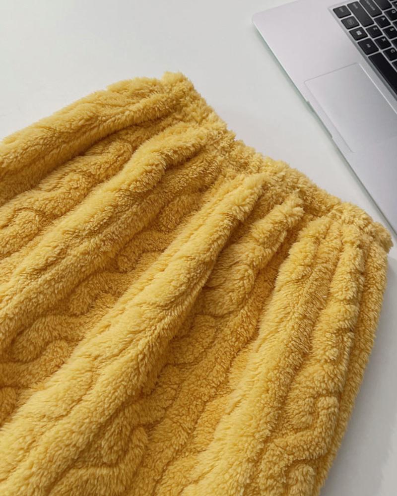 Měkké, nadýchané kalhoty s dlouhými nohavicemi