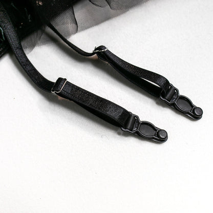 Body s průhledným výstřihem