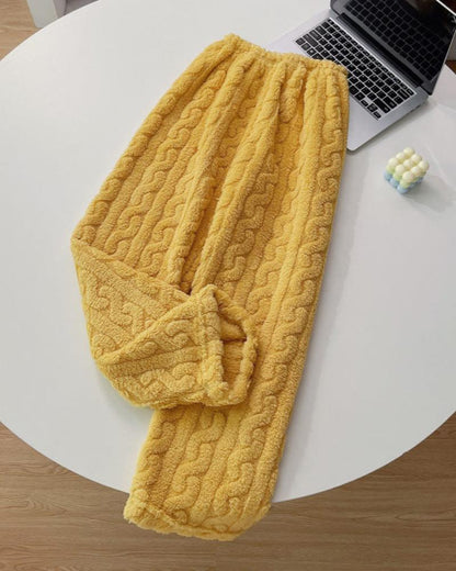 Měkké, nadýchané kalhoty s dlouhými nohavicemi