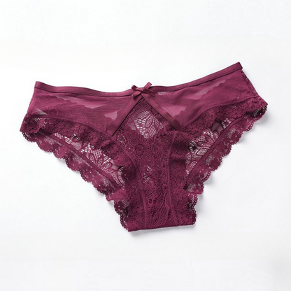 Krajkové kalhotky s průhledným materiálem