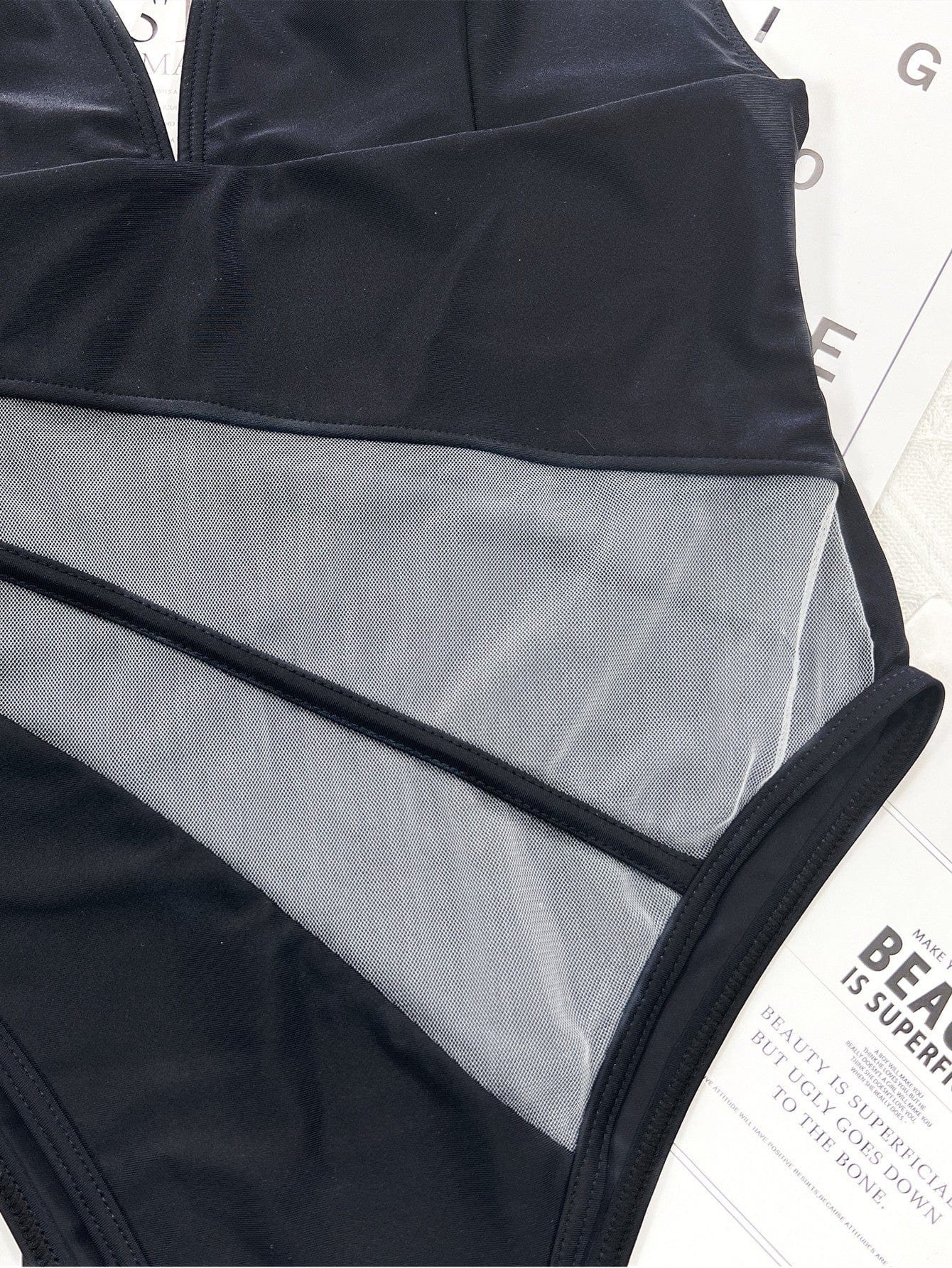 Jednodílné plavky s nastavitelnými ramínky