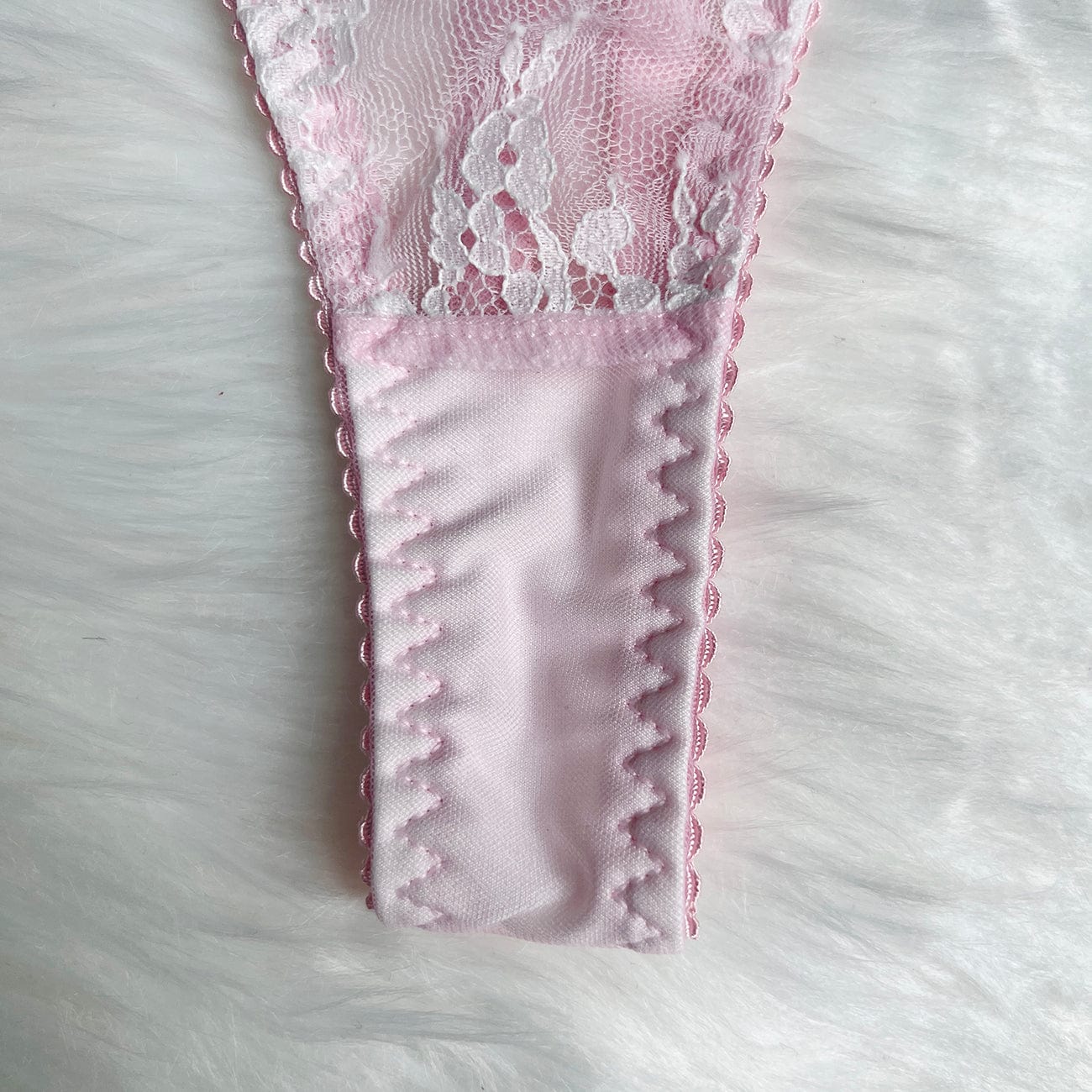 Sada spodního prádla s nastavitelnými prvky