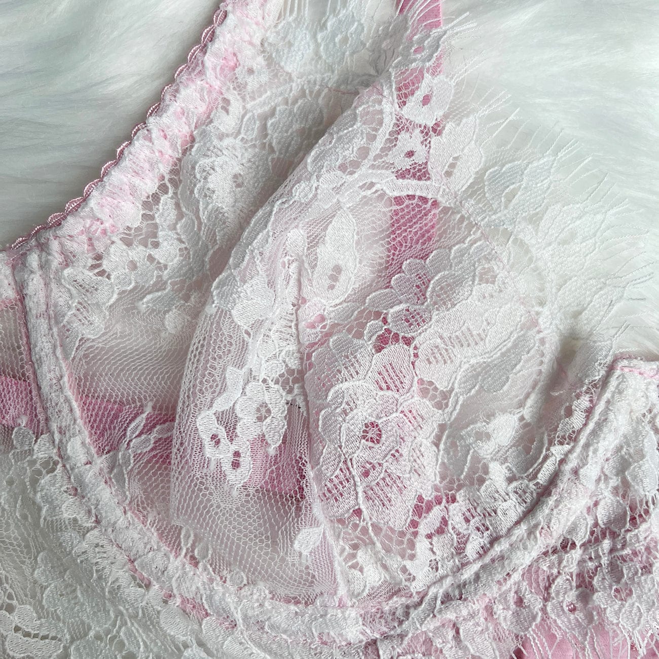 Sada spodního prádla s nastavitelnými prvky