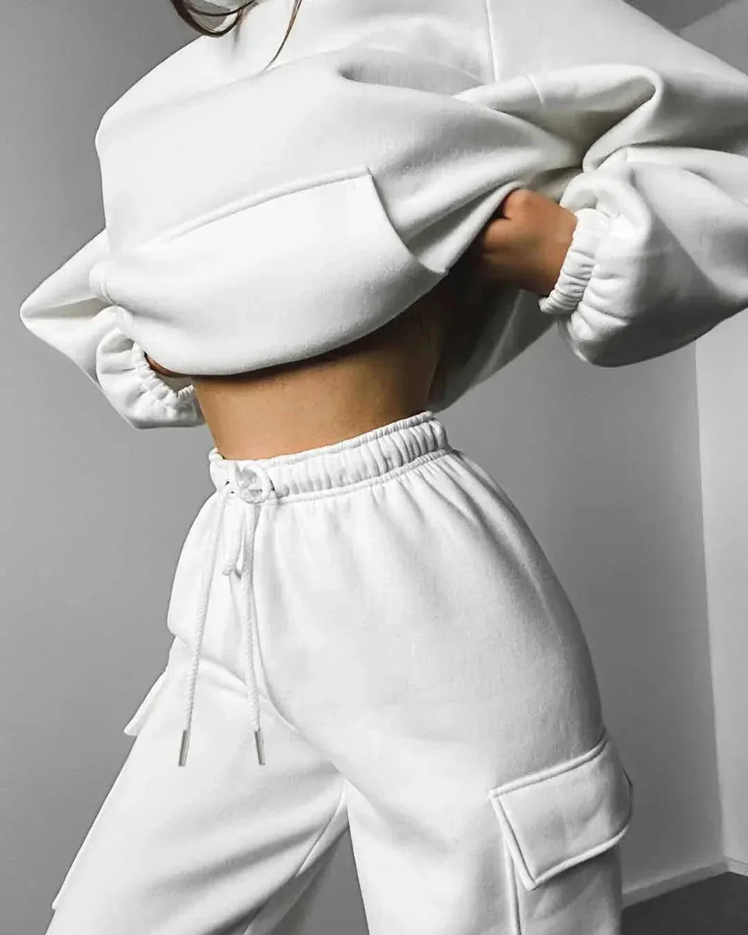 Volná tepláková souprava s kapucí