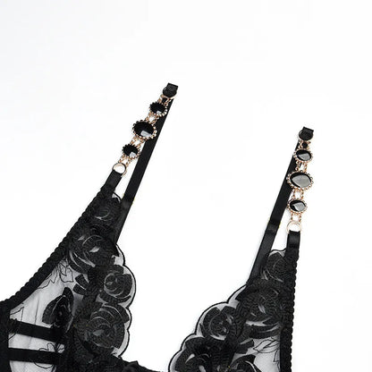 Krajkové spodní prádlo s průhlednou látkou