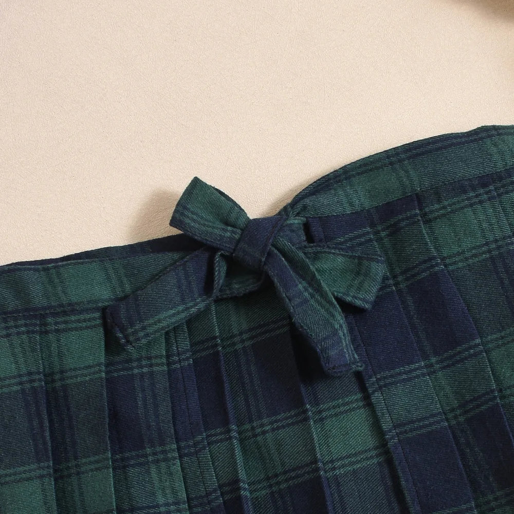 Studentský outfit s náhrdelníkem, který se dá zapnout vpředu