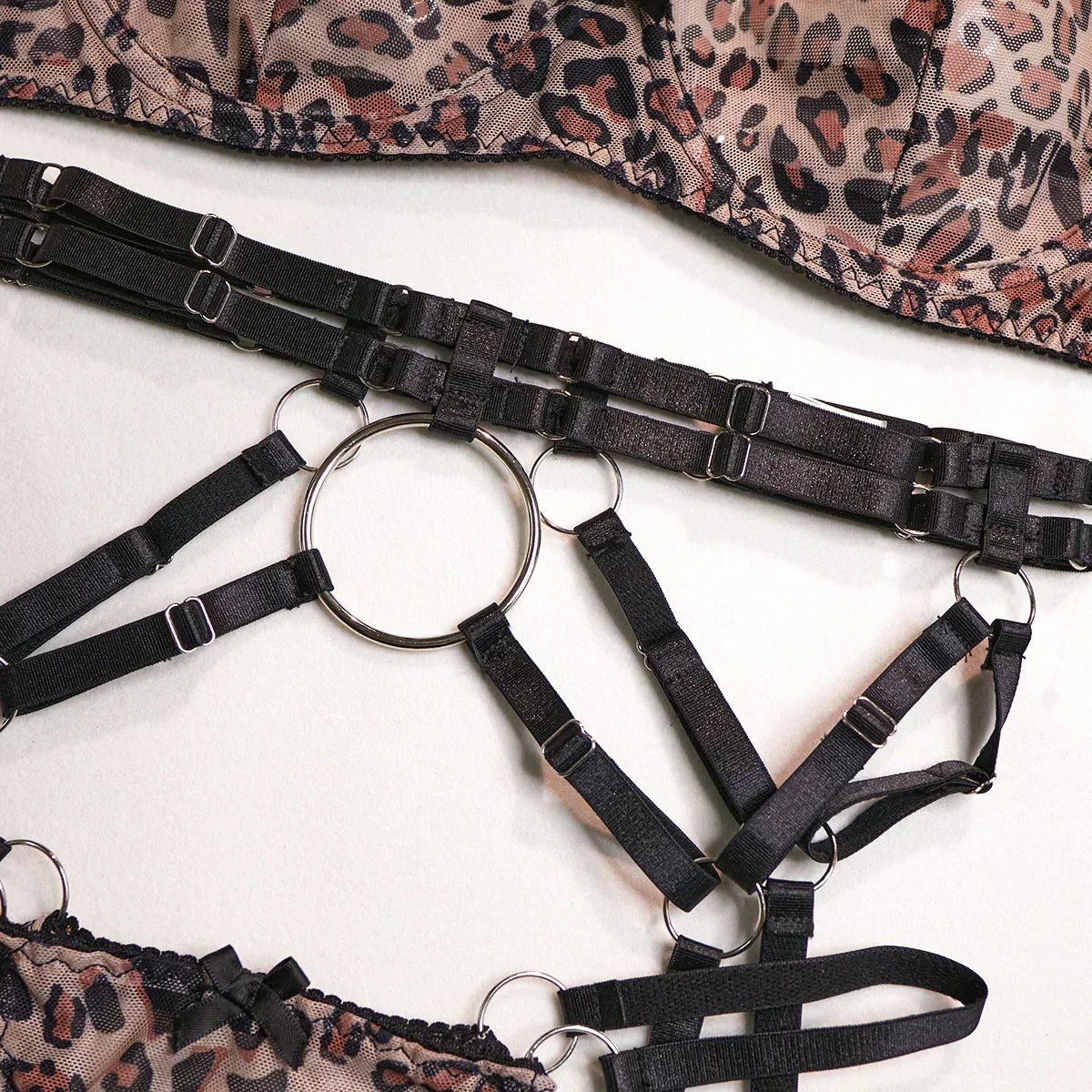 Sada spodního prádla s nastavitelnými ramínky