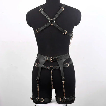 Sada koženého spodního prádla s nastavitelnými prvky