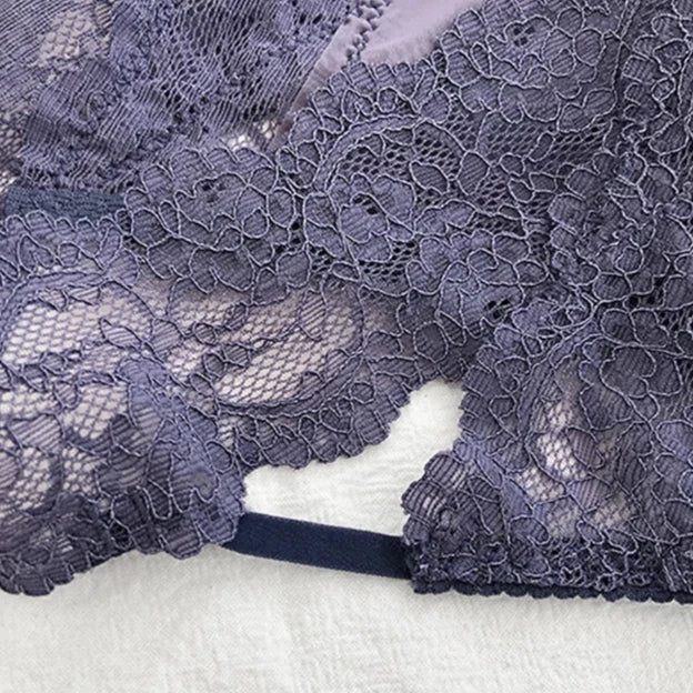 Kalhotky s krajkovými vsadkami