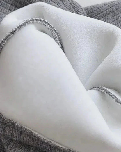 Pohodlné, zateplené tepláky s širokými nohavicemi