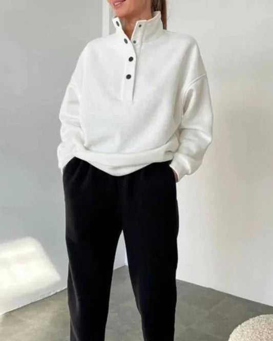 Volná tepláková souprava s knoflíky a stojáčkem