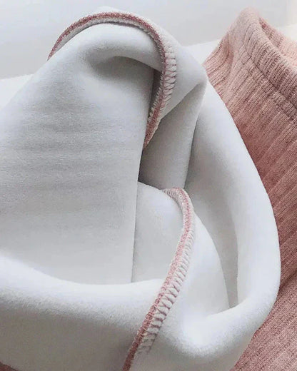 Pohodlné, zateplené tepláky s širokými nohavicemi