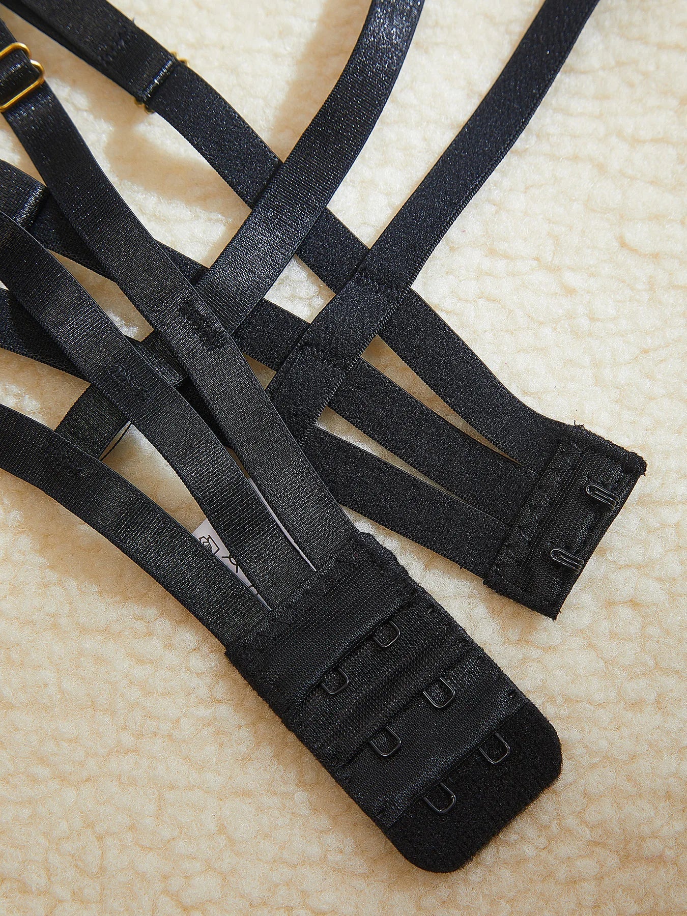 Sada spodního prádla s nastavitelnými ramínky