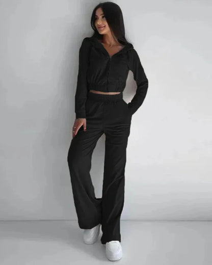 Volná velurová tepláková souprava s krátkou mikinou