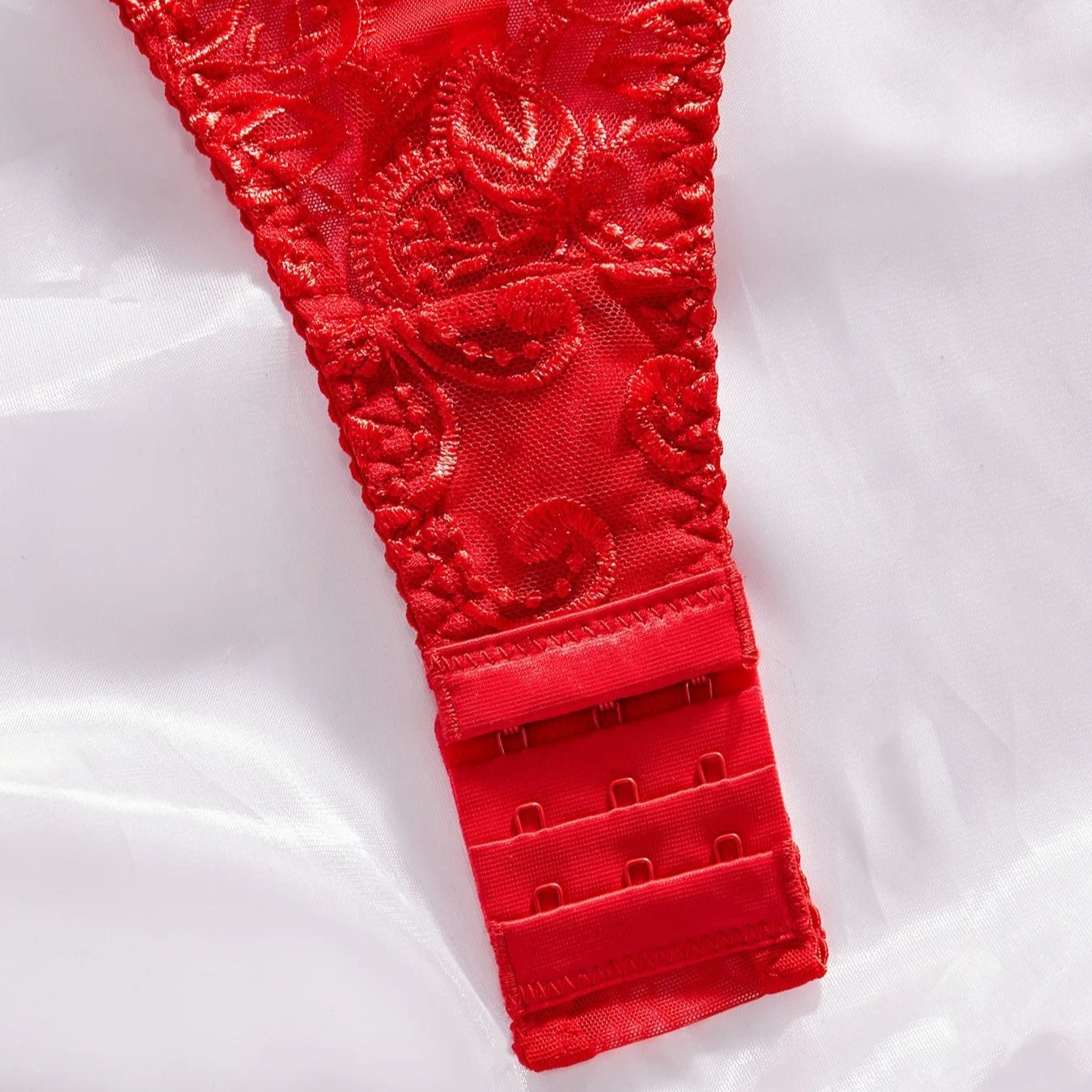 Body s otevřenými zády