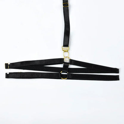 Kožené spodní prádlo s poutavými doplňky