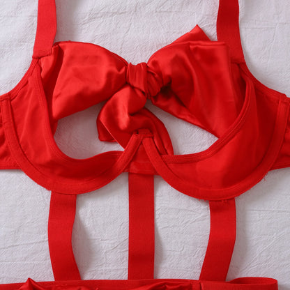 Body s nastavitelnými ramínky a mašlí na hrudi