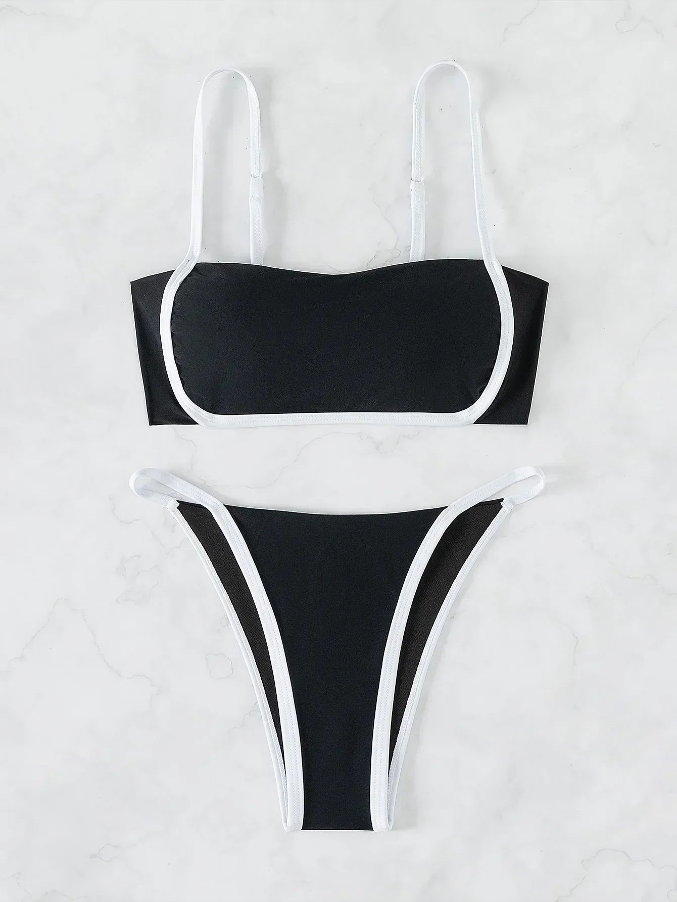 Bikiny s nastavitelnou vázací šňůrkou vzadu