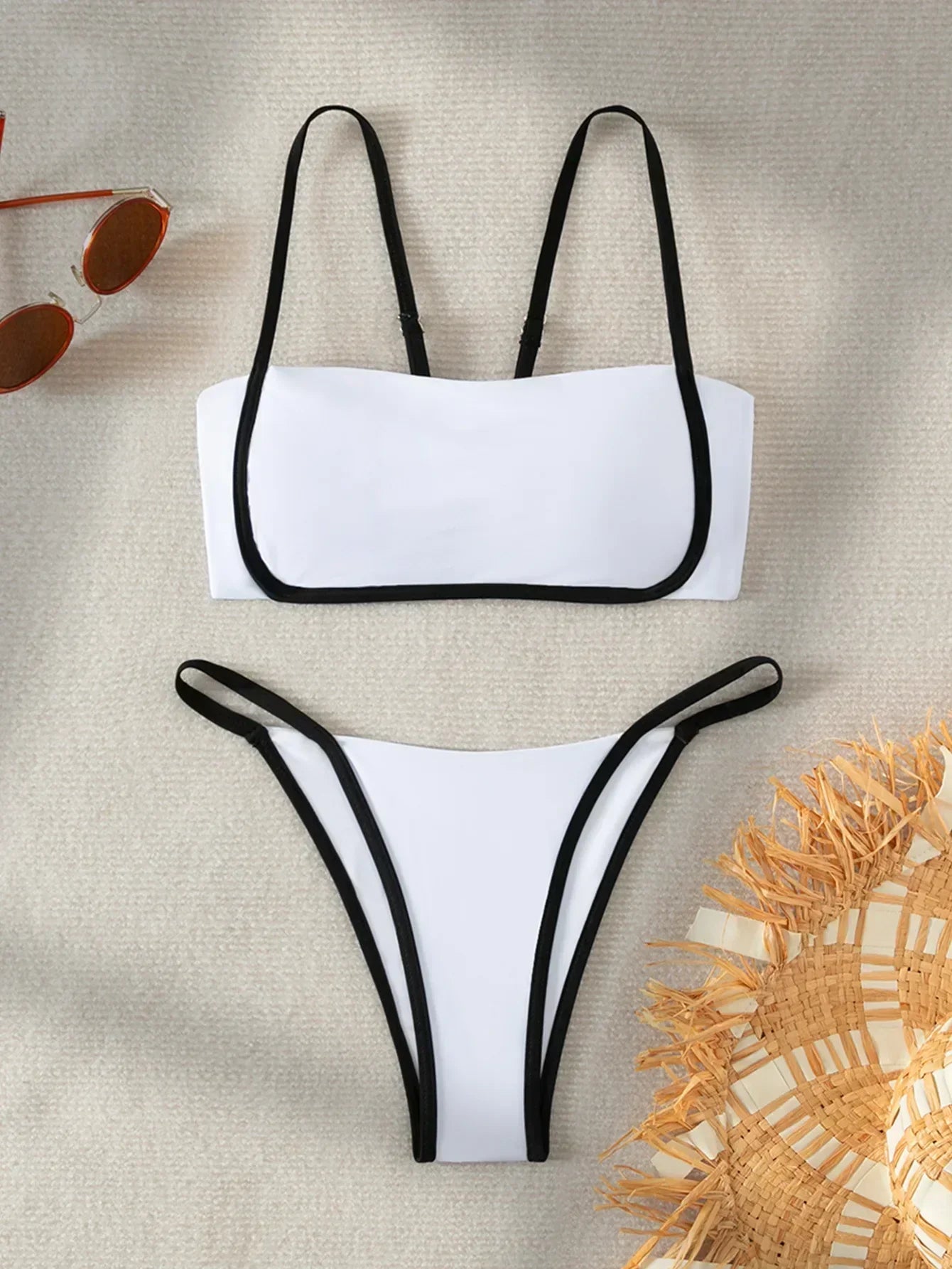 Bikiny s nastavitelnou vázací šňůrkou vzadu