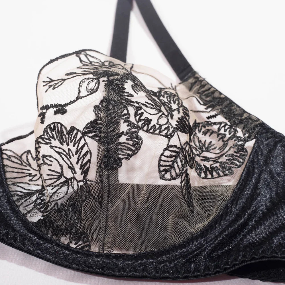 Sada spodního prádla s ozdobným podvazkovým pásem