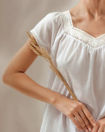 Jednoduchá noční košilka s krátkým rukávem