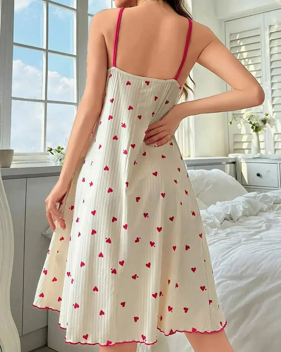 Volná noční košilka se srdíčky