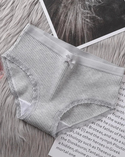 Pohodlné žebrované kalhotky s krajkou