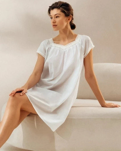 Jednoduchá noční košilka s krátkým rukávem