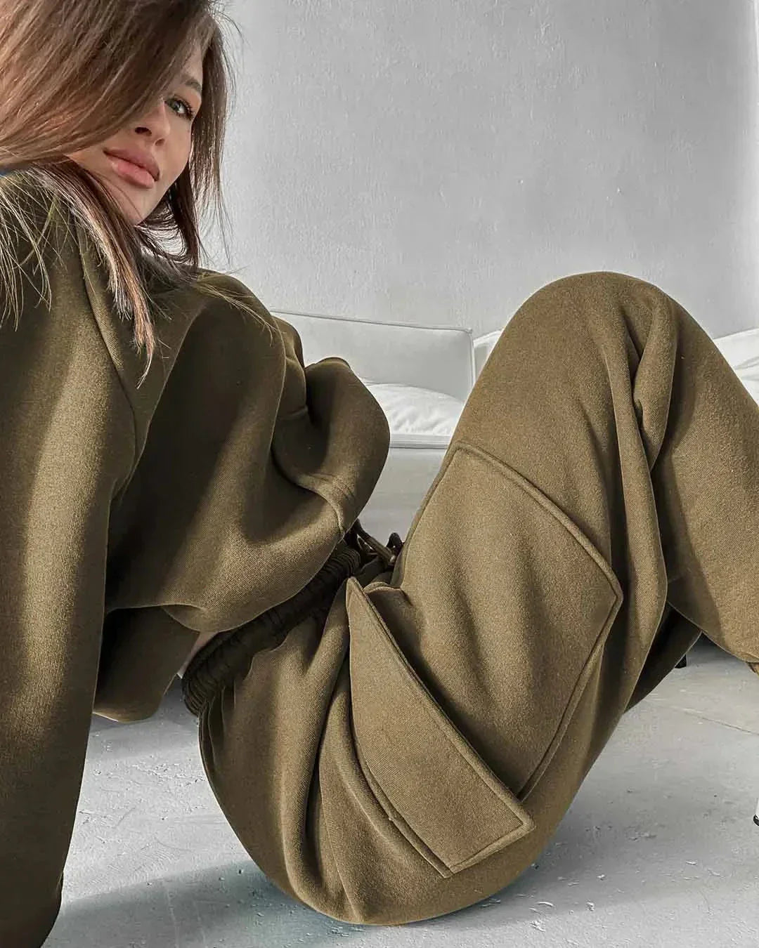 Volná tepláková souprava s kapucí