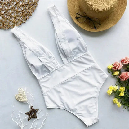 Jednodílné plavky s módním designem