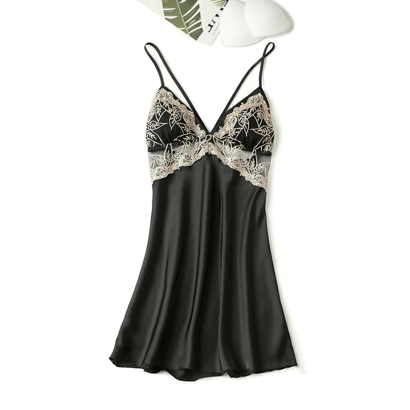 Smyslná noční košilka s krajkou