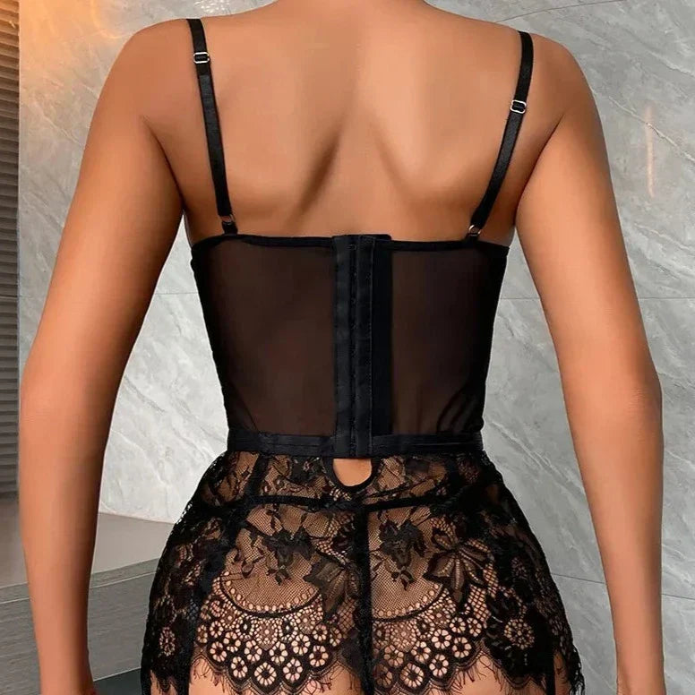 Krajkové body s průhlednou látkou