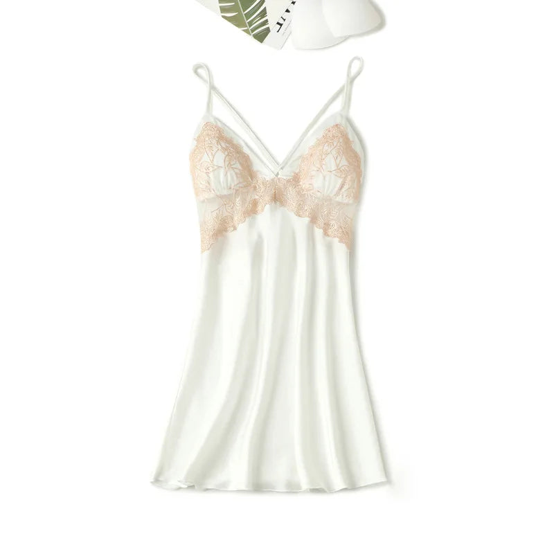 Smyslná noční košilka s krajkou