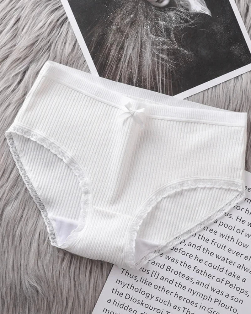 Pohodlné žebrované kalhotky s krajkou