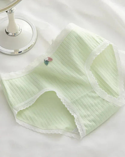 Pohodlné kalhotky s ozdobnou krajkou