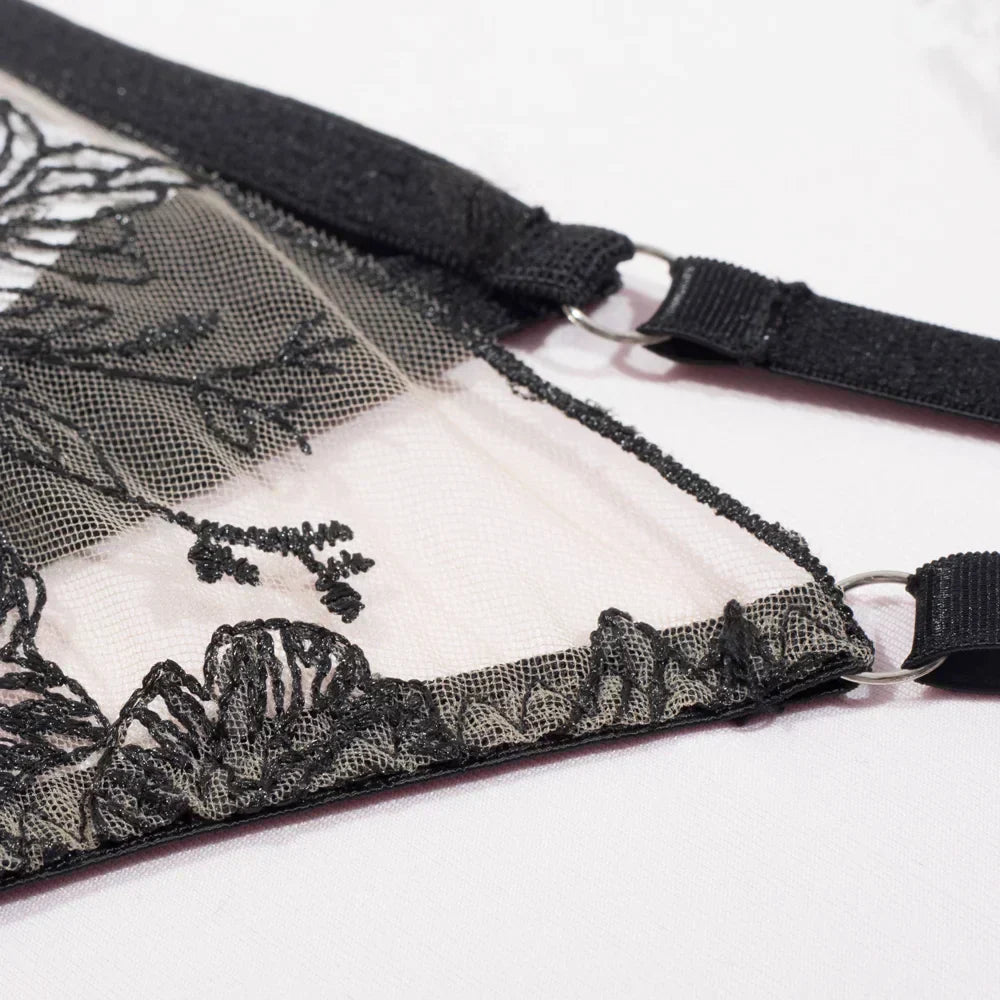 Sada spodního prádla s ozdobným podvazkovým pásem