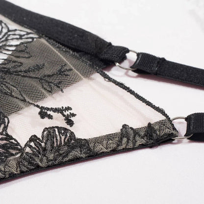 Sada spodního prádla s ozdobným podvazkovým pásem