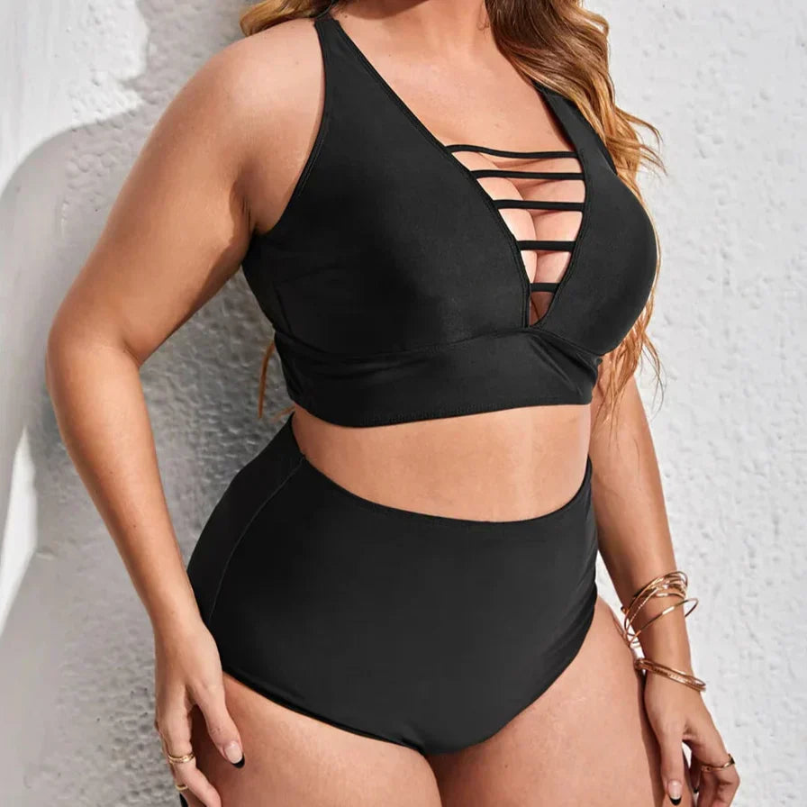 Dvoudílné plavky s kříženými ramínky.