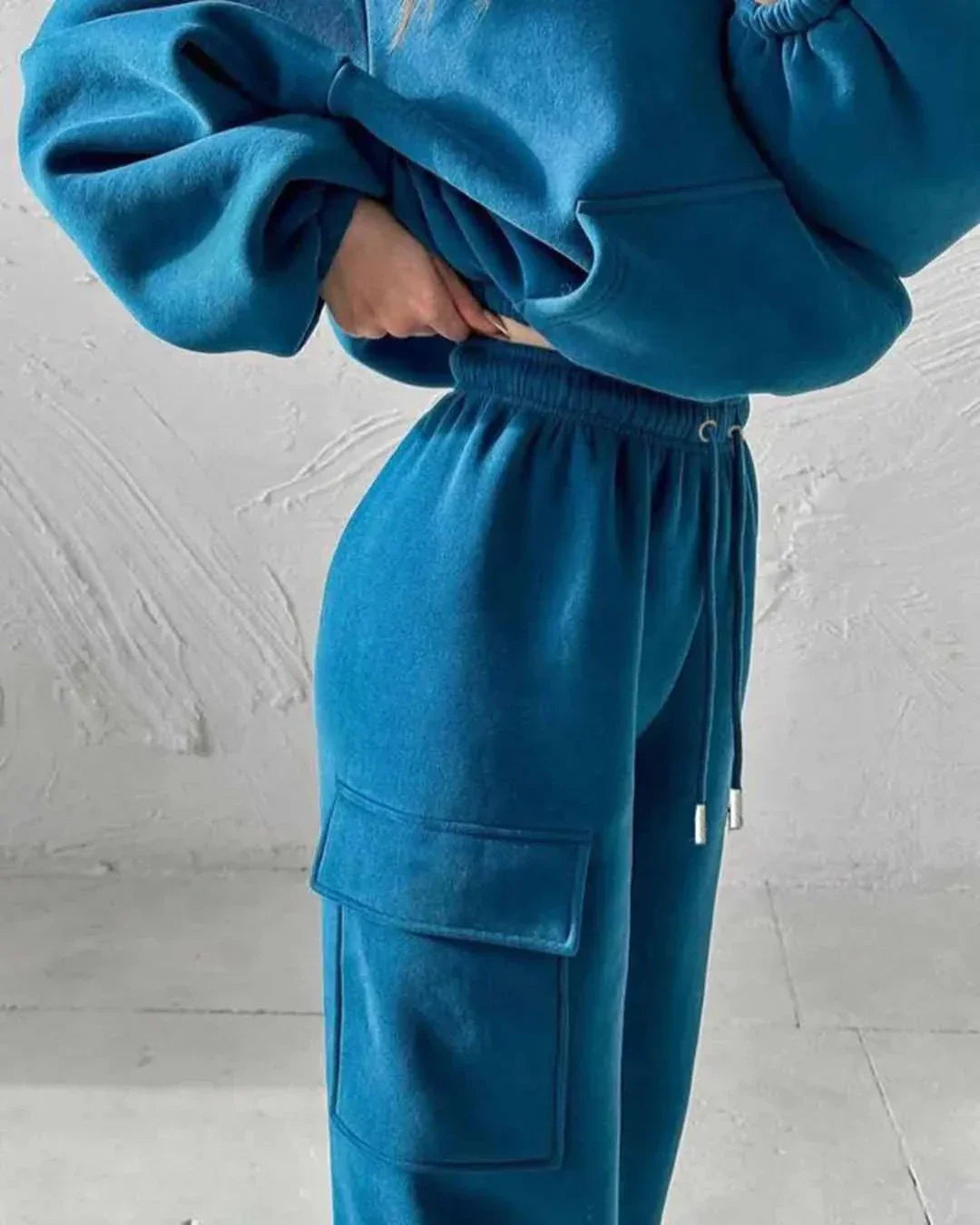 Volná tepláková souprava s kapucí