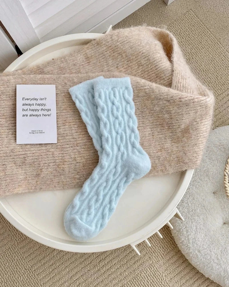 Dlouhé nadýchané ponožky s copánkovým vzorem