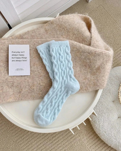 Dlouhé nadýchané ponožky s copánkovým vzorem