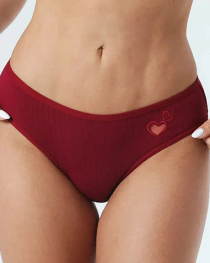 Pohodlné kalhotky s výřezem ve tvaru srdce