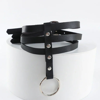 Postroj na choker s centrálním kroužkem