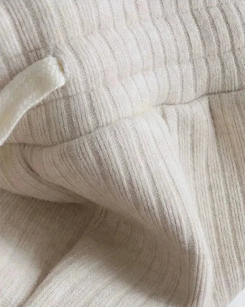 Pohodlné, zateplené tepláky s širokými nohavicemi