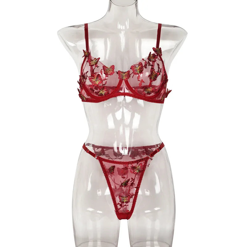 Sada krajkového spodního prádla s ozdobným motivem motýla